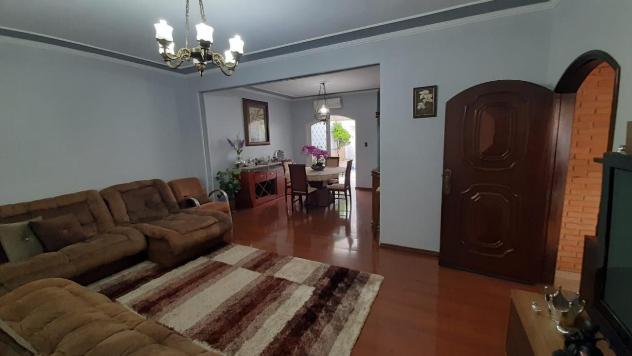 Casa à venda com 3 quartos, 230m² - Foto 1