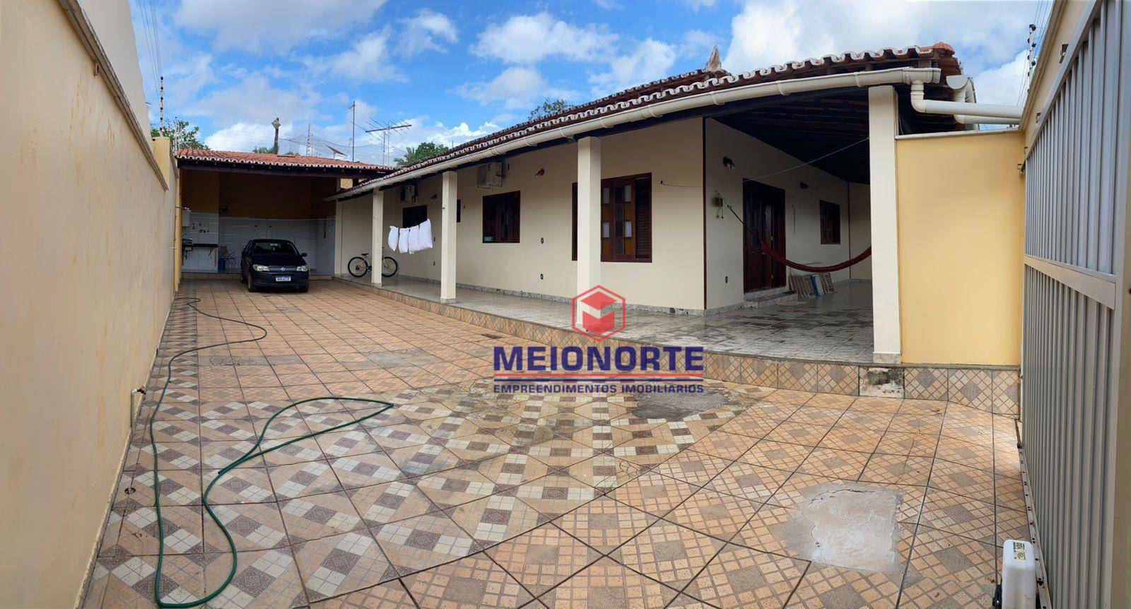 Casa à venda com 5 quartos, 300m² - Foto 1