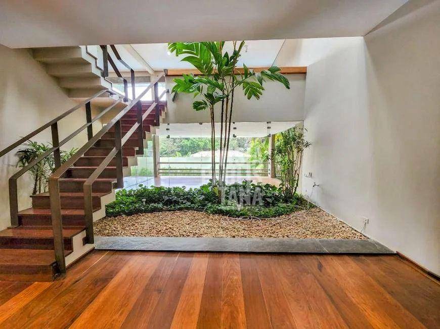 Casa à venda e aluguel com 5 quartos, 730m² - Foto 1