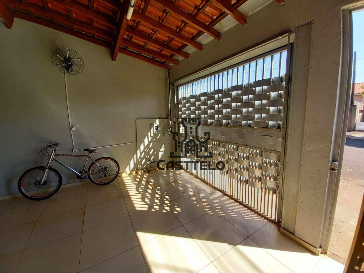 Casa à venda com 3 quartos, 137m² - Foto 2