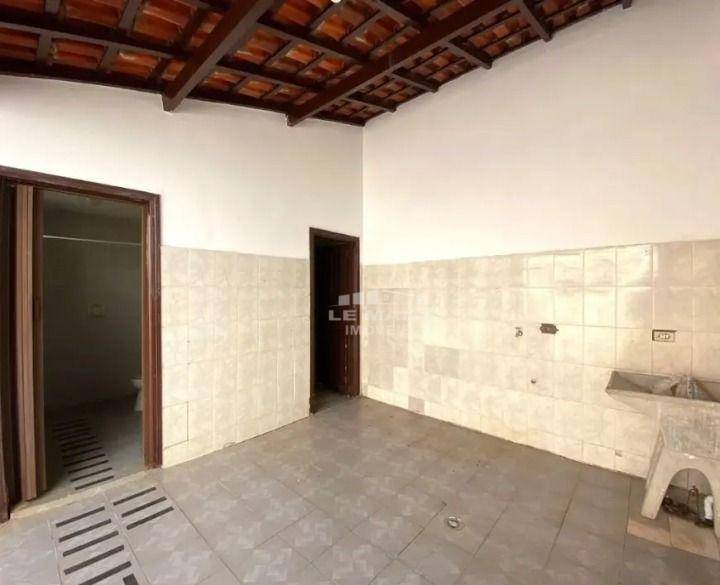 Casa para alugar com 4 quartos, 210m² - Foto 16