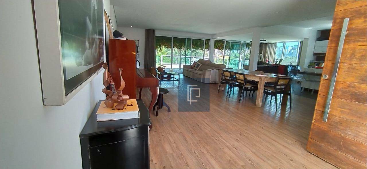 Casa à venda com 4 quartos, 350m² - Foto 1