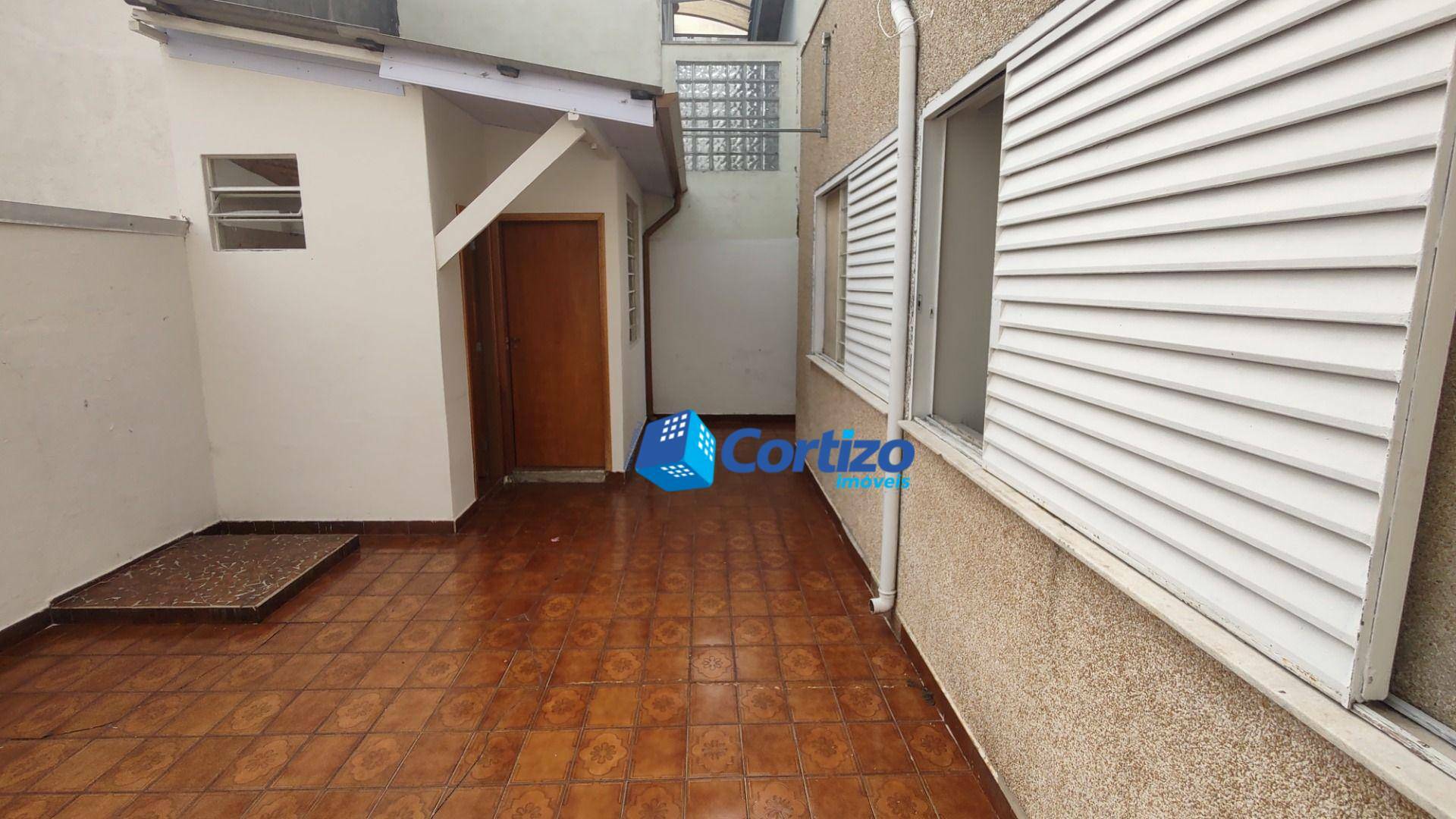 Casa à venda com 3 quartos, 120m² - Foto 1