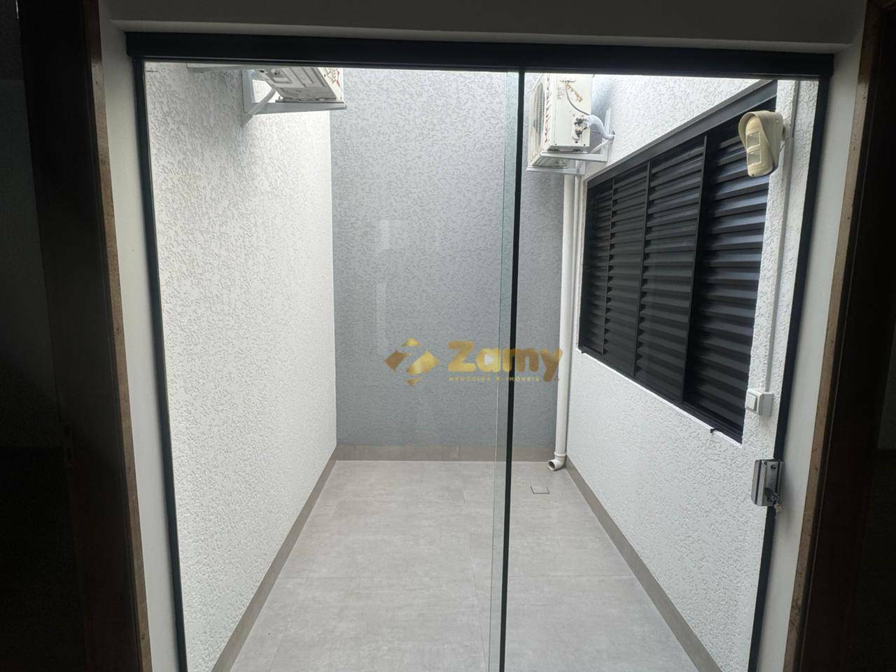 Casa à venda com 3 quartos, 232m² - Foto 2