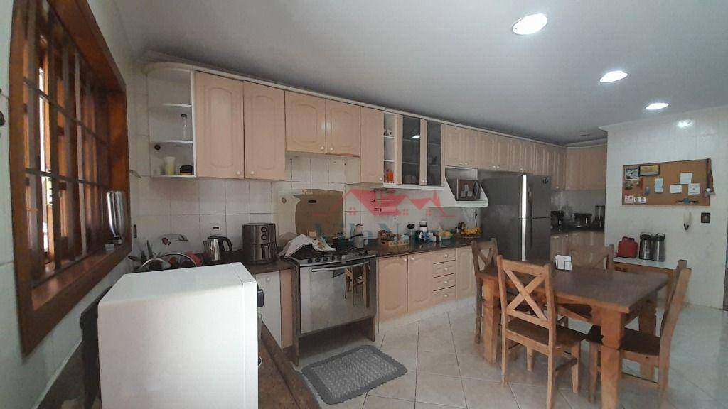 Casa à venda com 3 quartos, 338m² - Foto 34