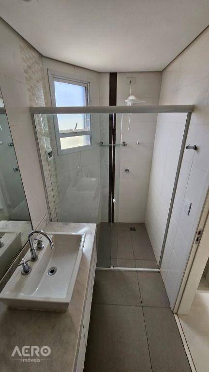Apartamento para alugar com 3 quartos, 180m² - Foto 39