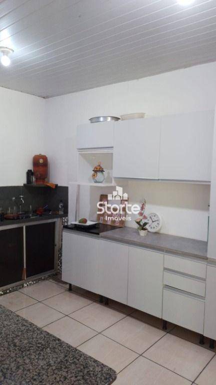 Casa à venda com 4 quartos, 230m² - Foto 2