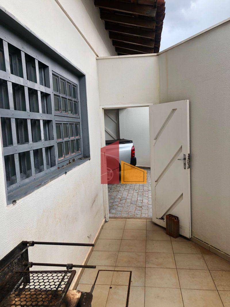 Casa à venda com 5 quartos, 3m² - Foto 36