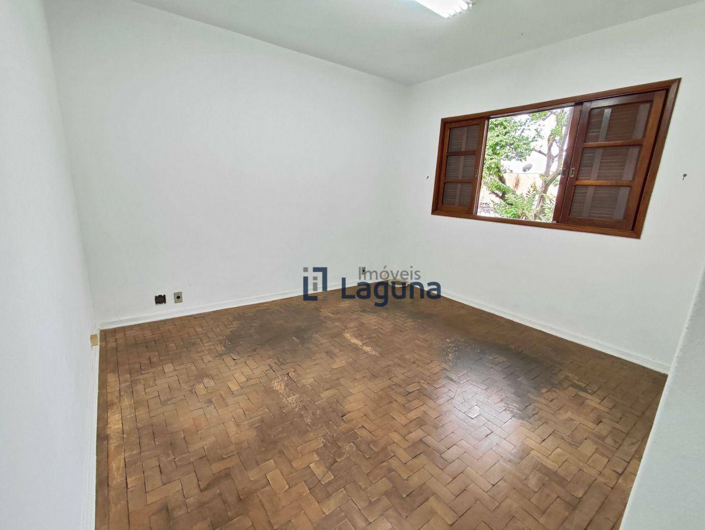 Casa para alugar com 3 quartos, 285m² - Foto 49