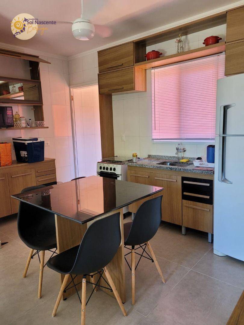 Casa à venda com 2 quartos, 65m² - Foto 1