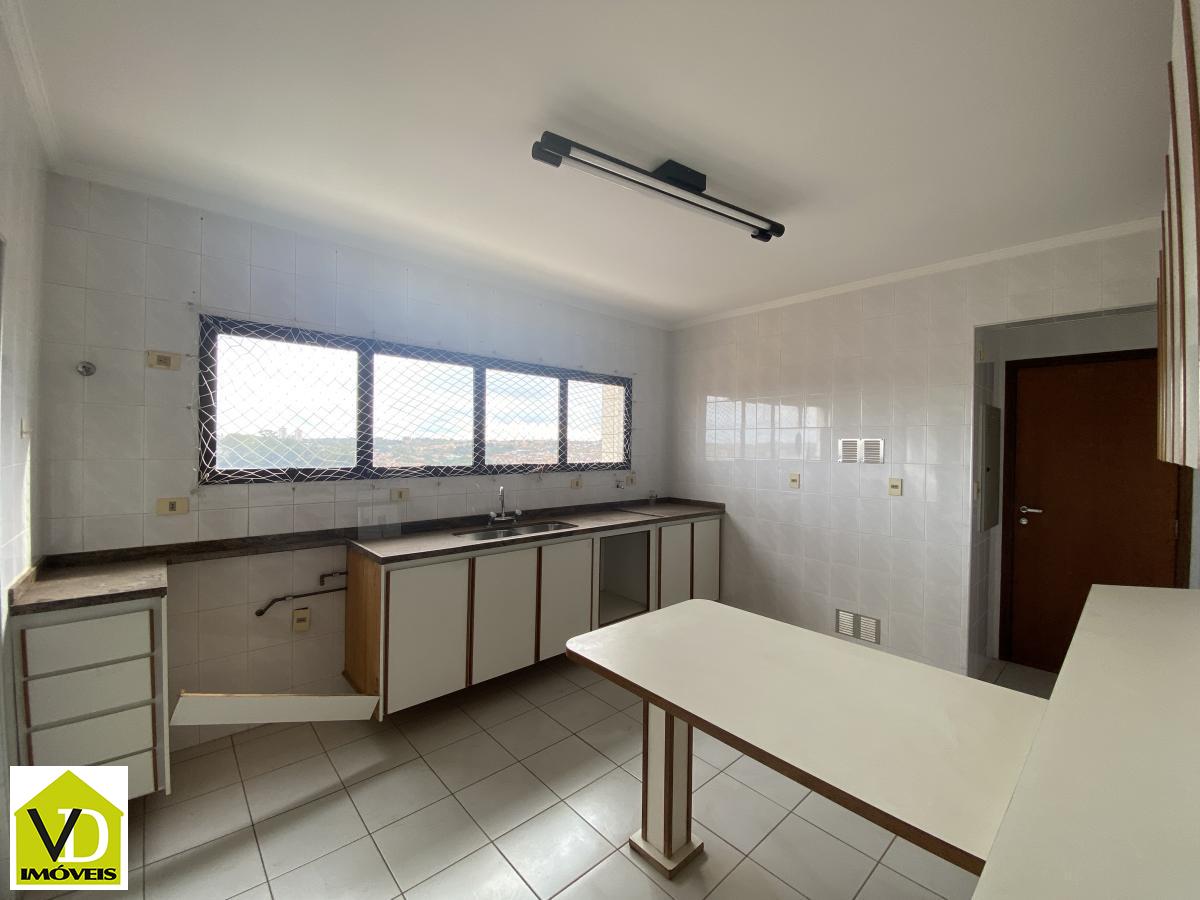 Apartamento à venda com 3 quartos, 180m² - Foto 6