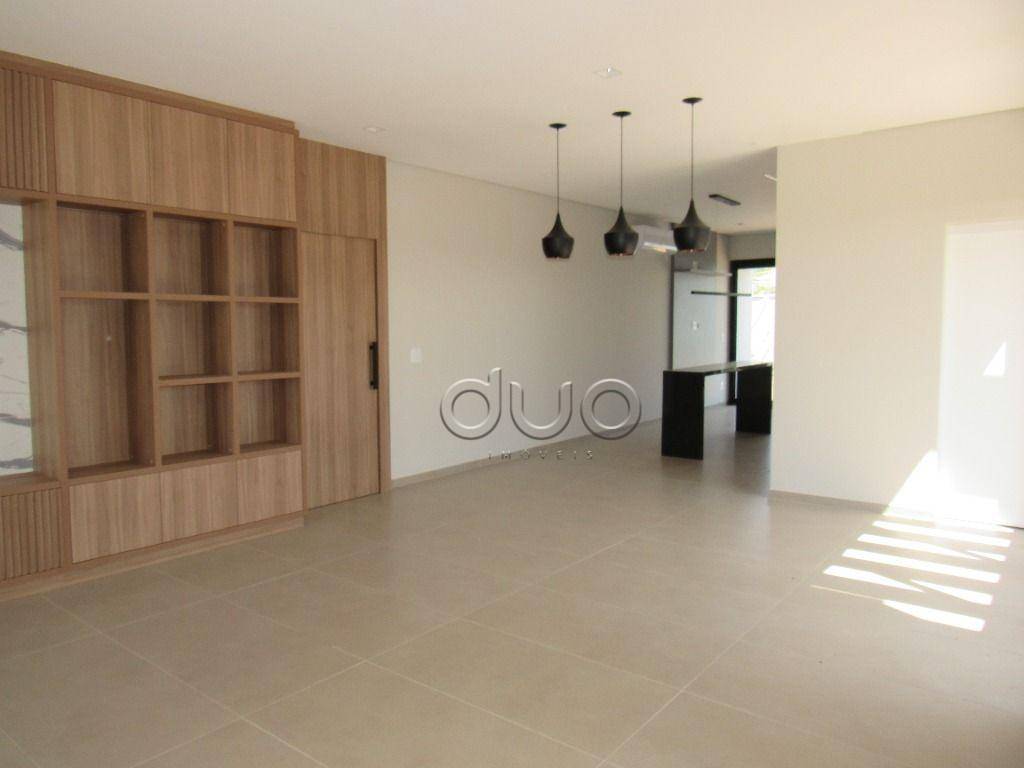 Casa de Condomínio para alugar com 3 quartos, 230m² - Foto 1