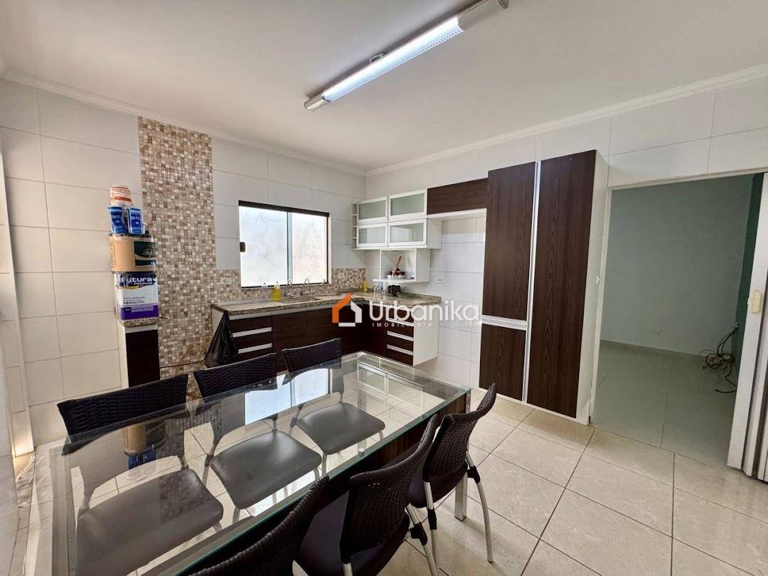 Casa, 3 quartos, 173 m² - Foto 1