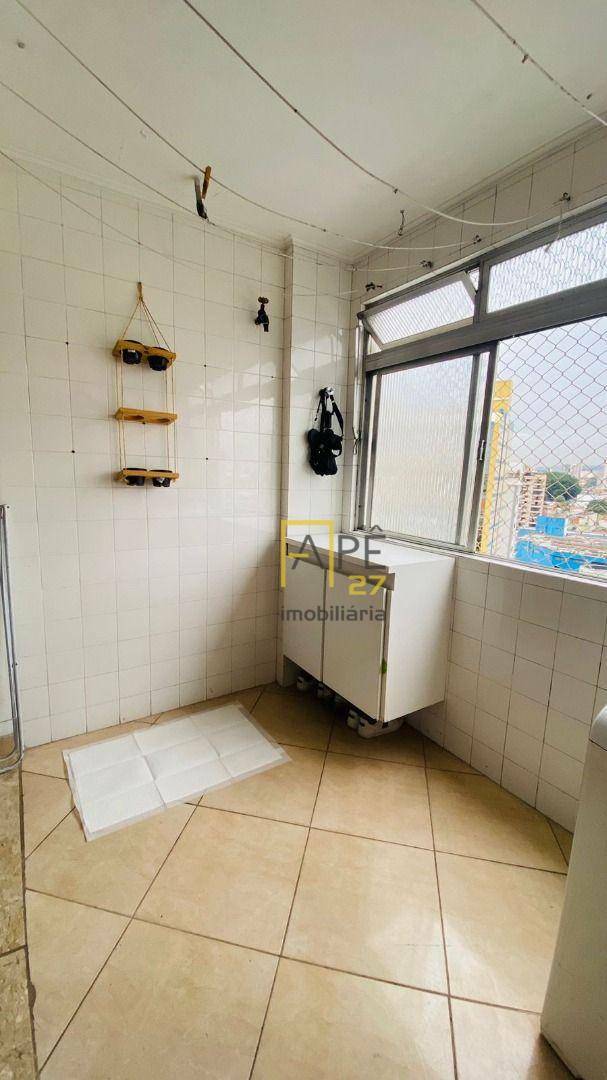 Apartamento para alugar com 3 quartos, 150m² - Foto 12