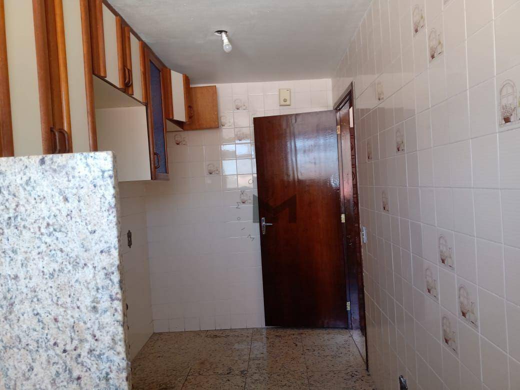 Apartamento à venda com 2 quartos, 80m² - Foto 2