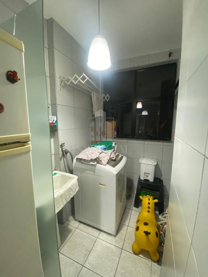 Apartamento à venda com 2 quartos, 70m² - Foto 4