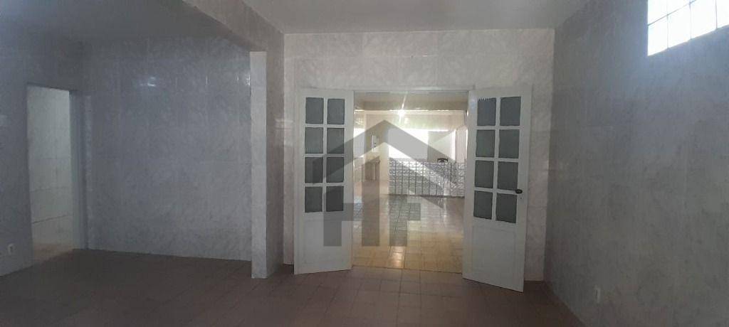 Casa para alugar com 3 quartos, 314m² - Foto 5