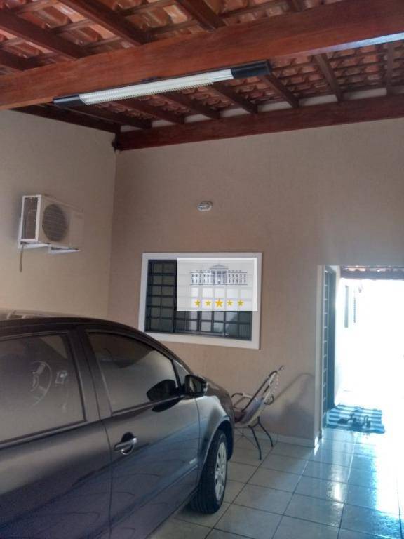 Casa à venda com 2 quartos, 80m² - Foto 1