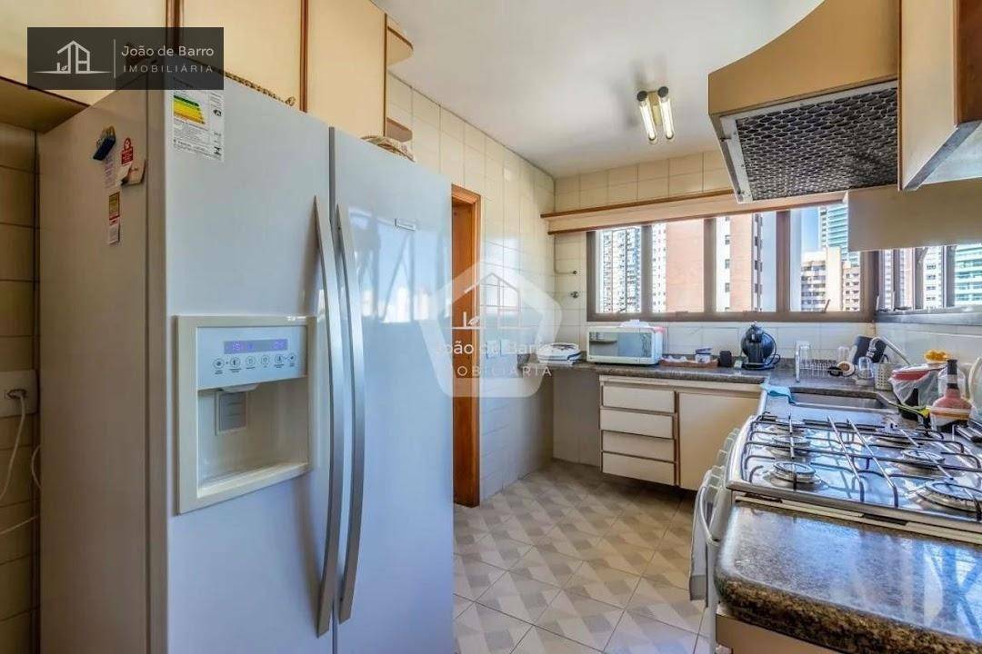 Apartamento à venda com 4 quartos, 225m² - Foto 19