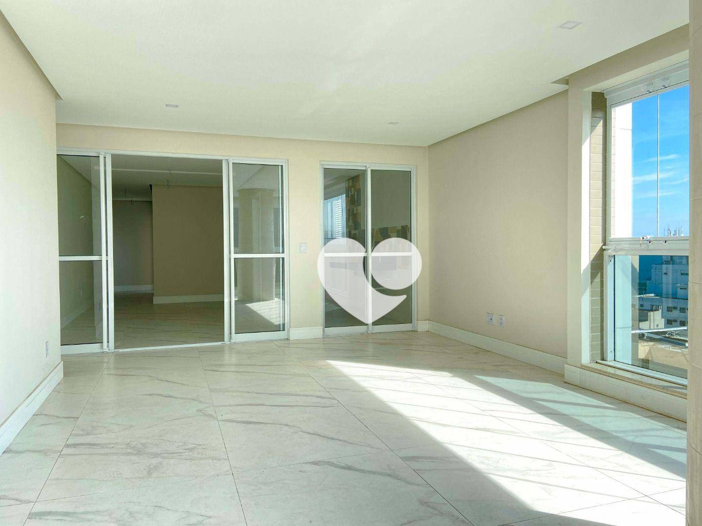 Apartamento à venda com 3 quartos, 116m² - Foto 3