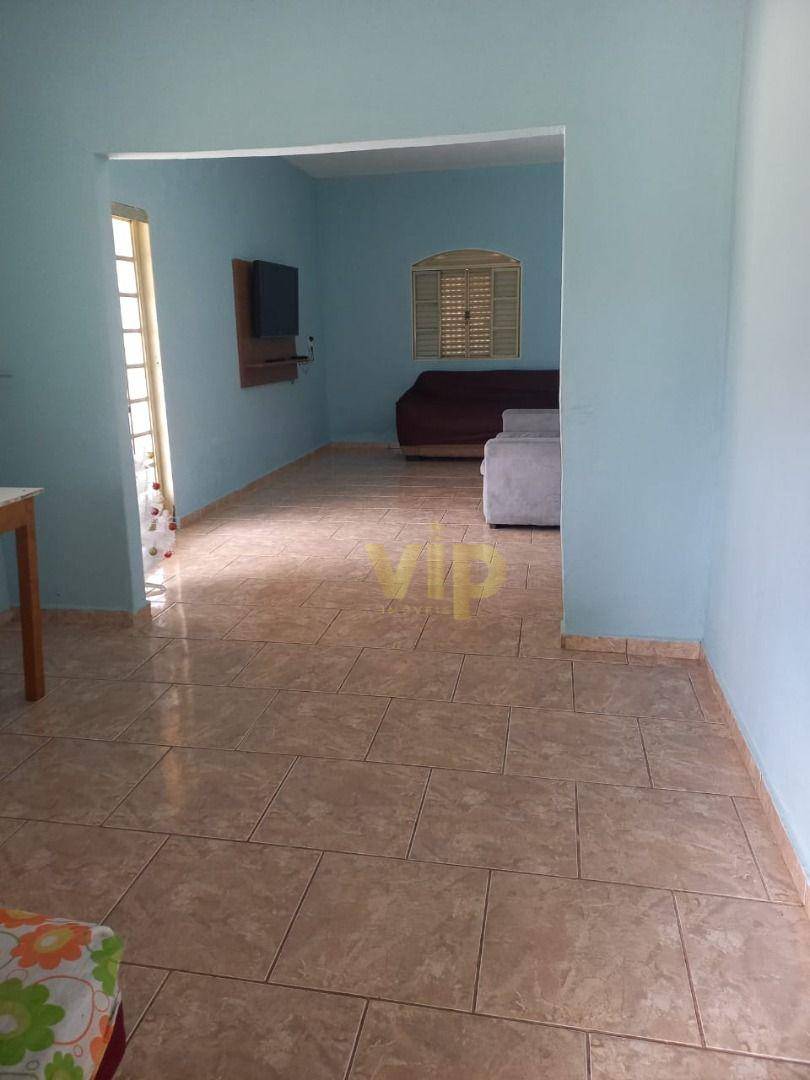 Chácara à venda com 2 quartos, 200m² - Foto 2