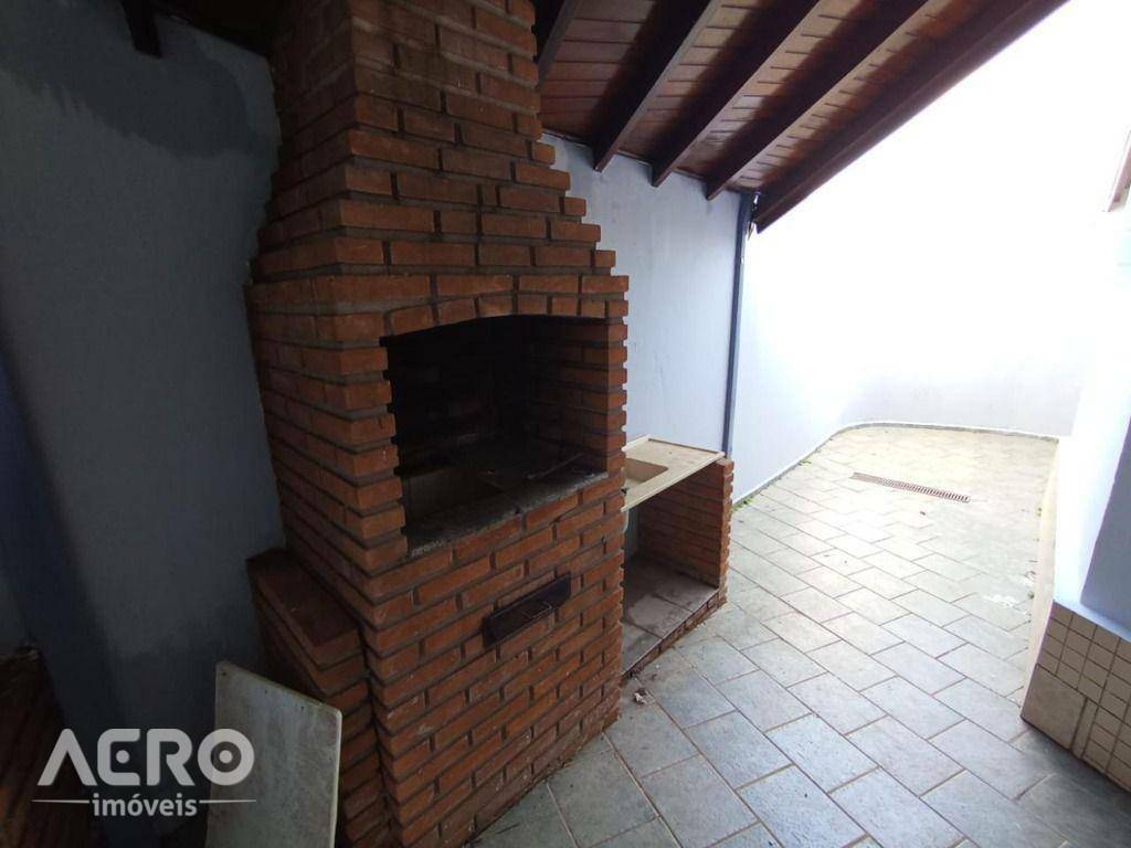 Casa à venda com 4 quartos, 189m² - Foto 3