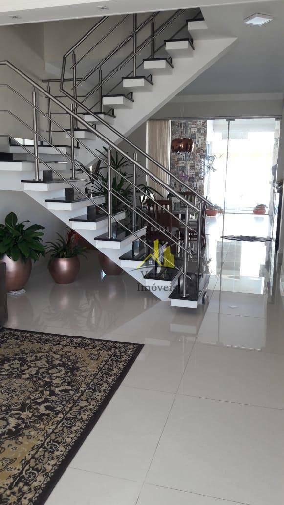 Casa à venda com 5 quartos, 210m² - Foto 17