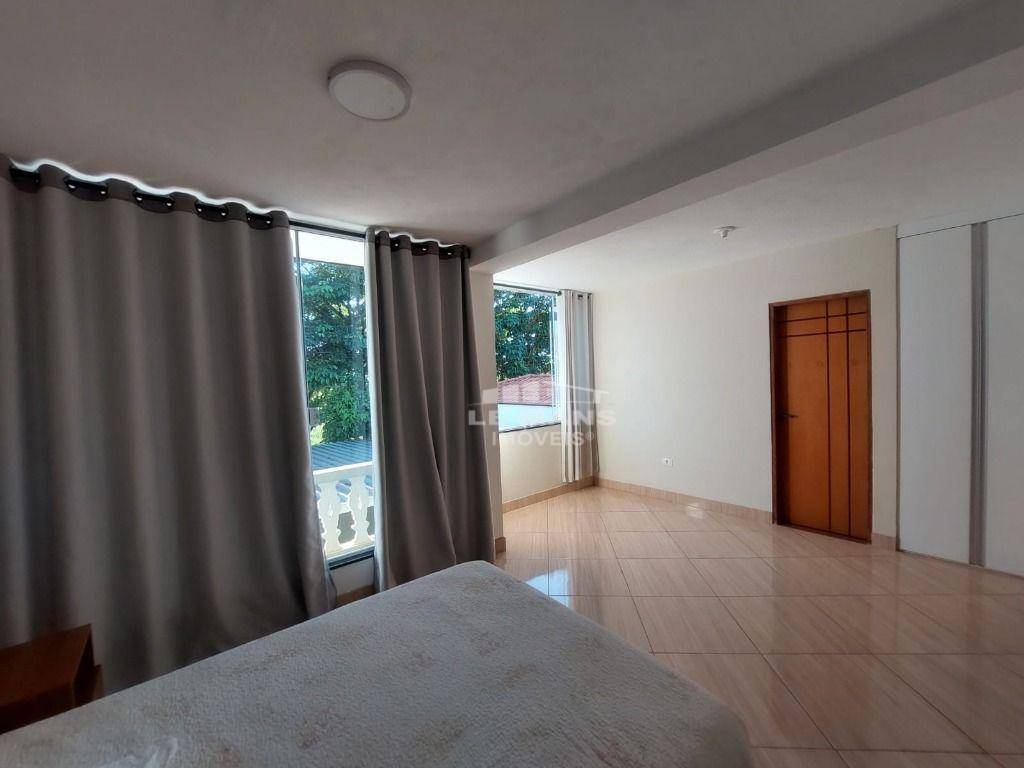 Casa à venda com 5 quartos, 240m² - Foto 18