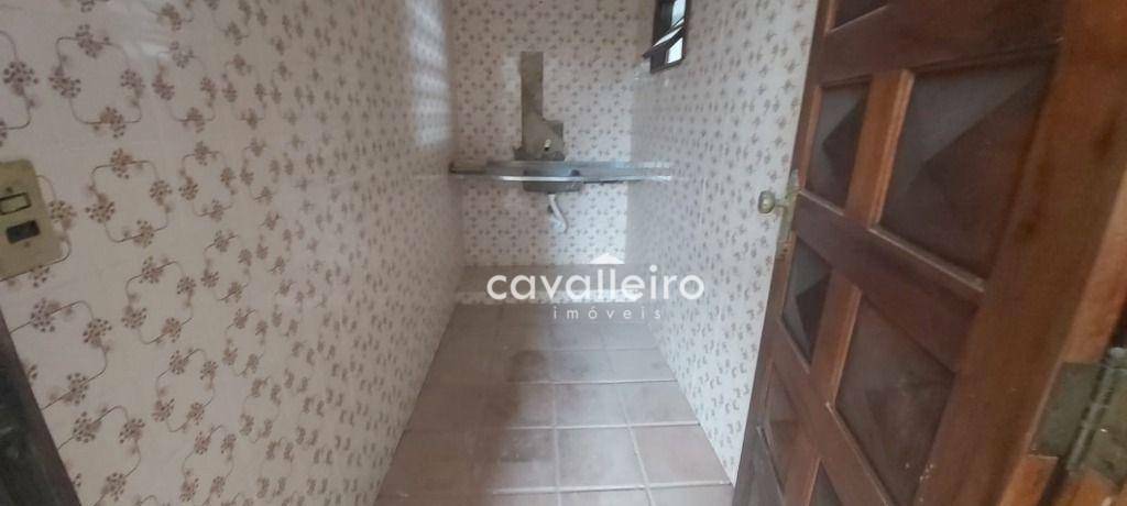 Casa à venda com 6 quartos, 90m² - Foto 9