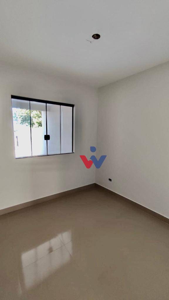 Casa à venda com 3 quartos, 70m² - Foto 2