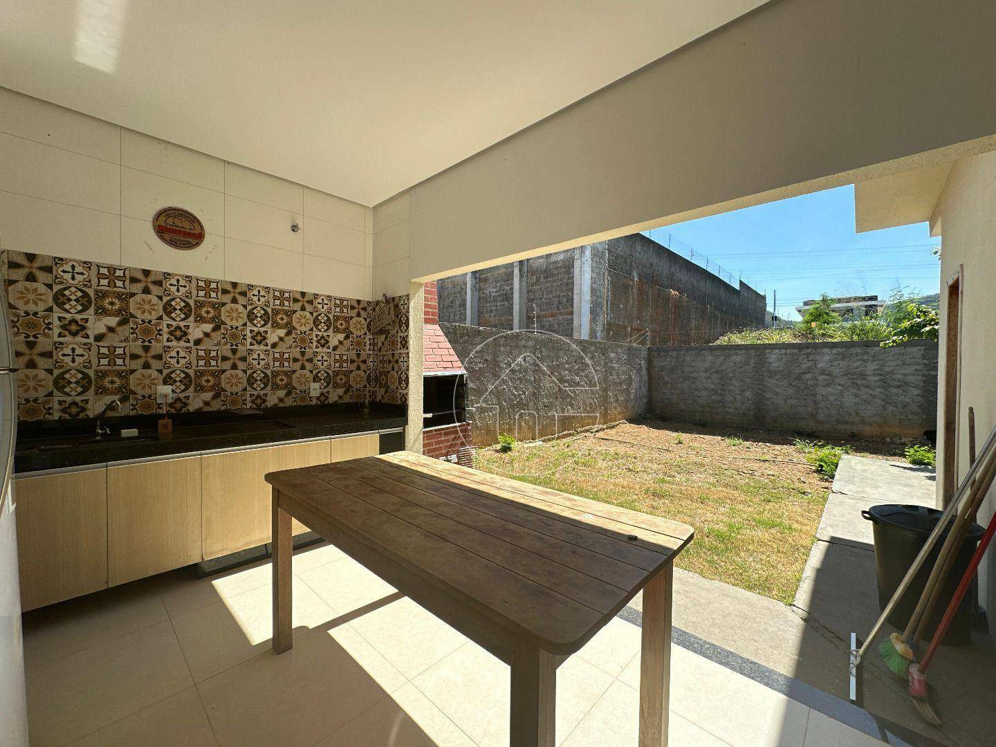 Casa à venda com 3 quartos, 150m² - Foto 3