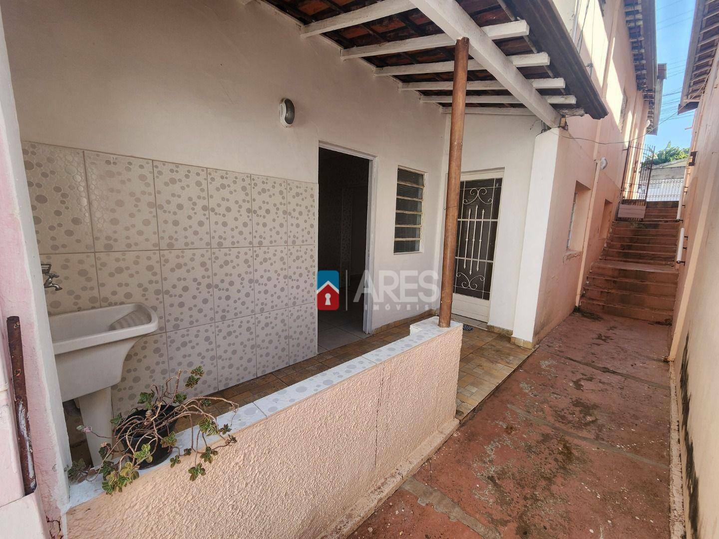 Casa para alugar com 1 quarto, 60m² - Foto 1