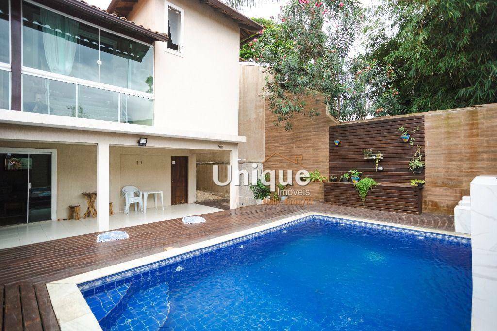 Casa à venda com 6 quartos, 350m² - Foto 1