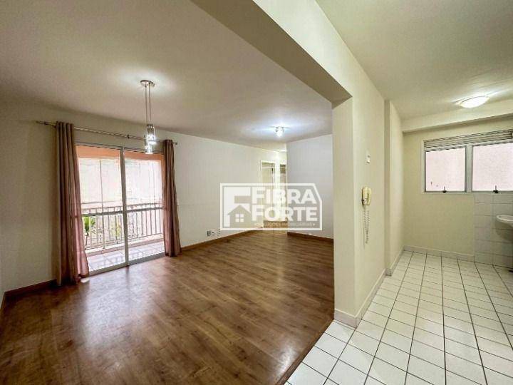 Apartamento para alugar com 3 quartos, 75m² - Foto 6