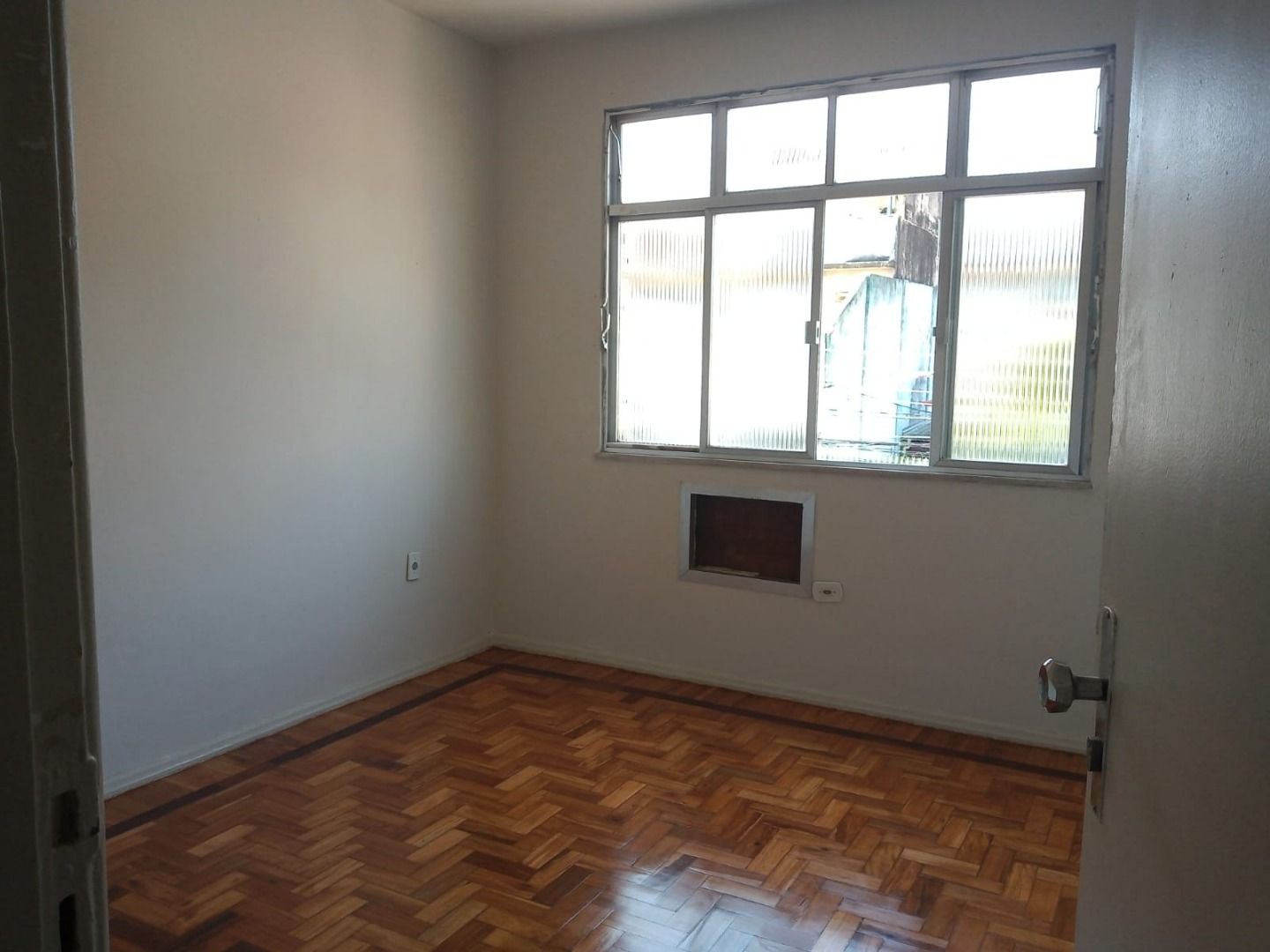 Apartamento à venda com 2 quartos, 65m² - Foto 2