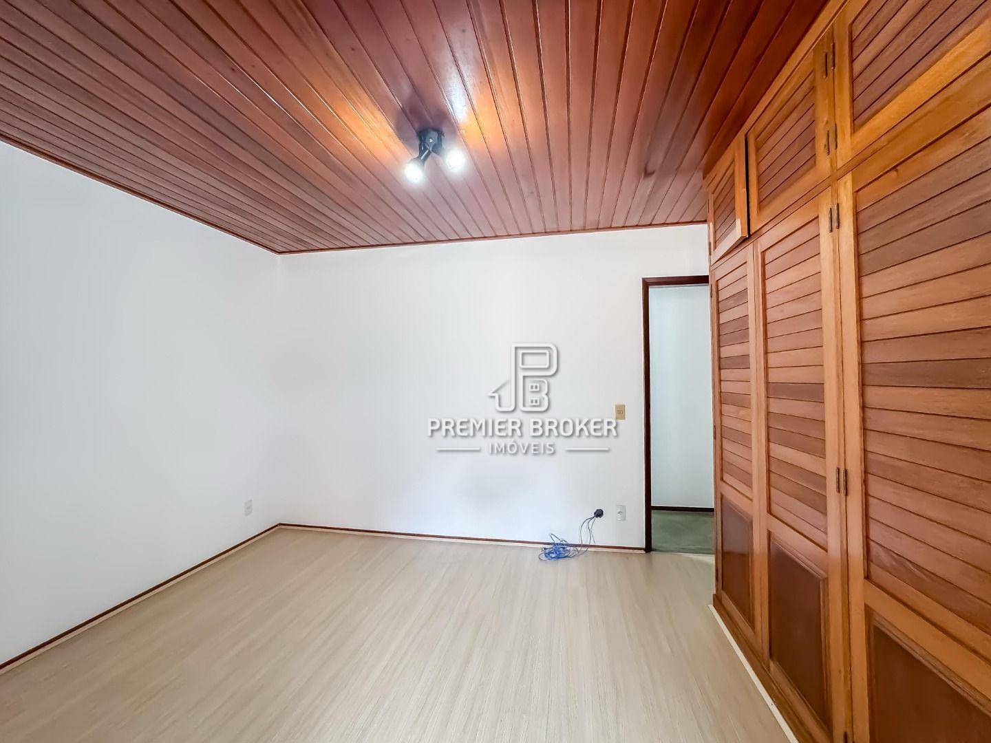 Casa de Condomínio à venda com 4 quartos, 250m² - Foto 27
