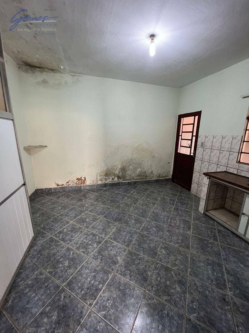 Casa à venda com 5 quartos, 174m² - Foto 14