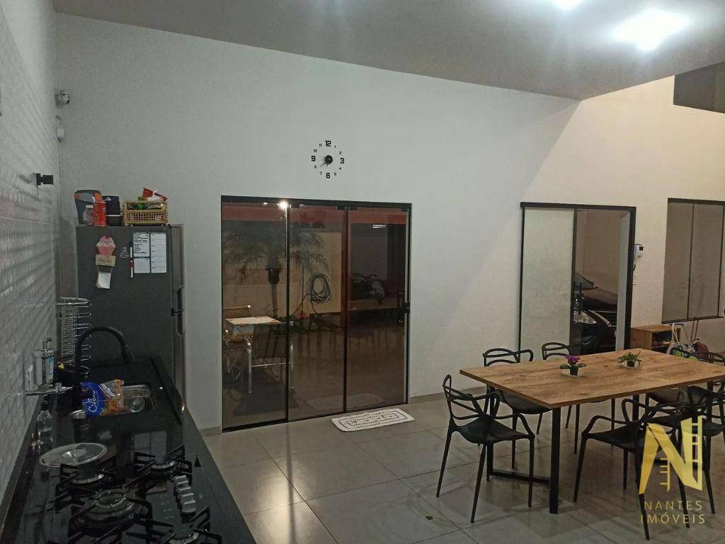 Casa à venda com 3 quartos, 155m² - Foto 1