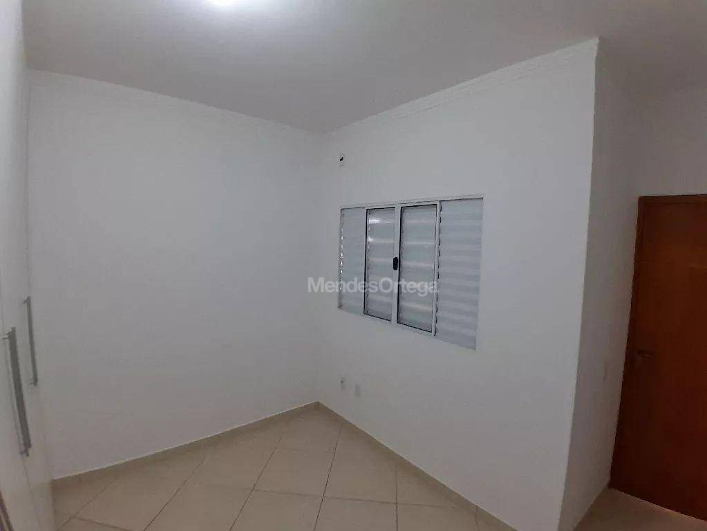 Casa à venda com 2 quartos, 77m² - Foto 9