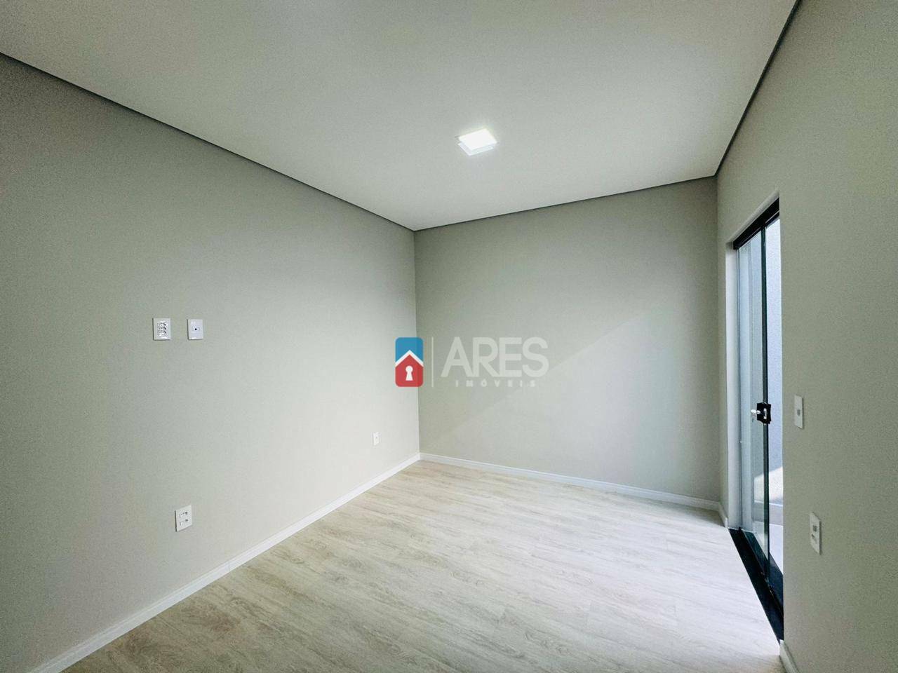 Casa à venda com 3 quartos, 106m² - Foto 3