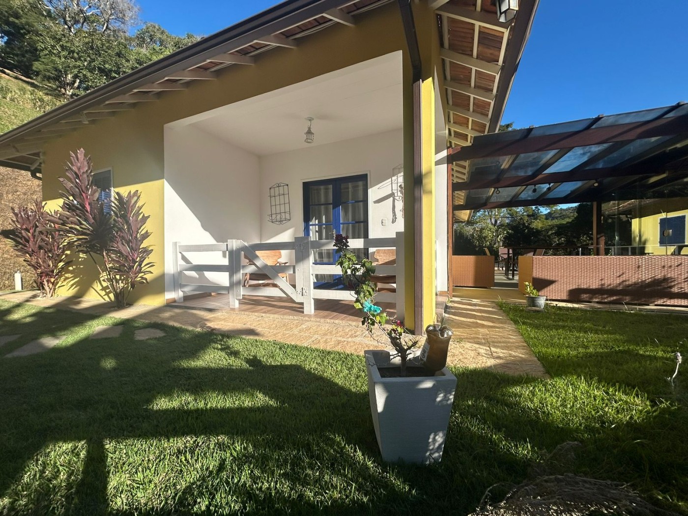 Casa à venda com 3 quartos, 150m² - Foto 1
