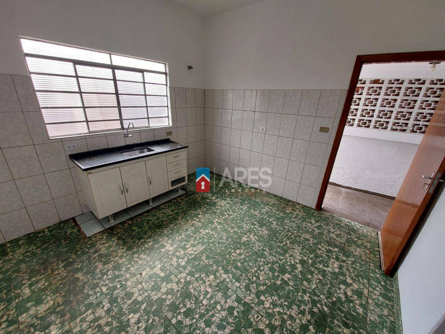 Casa para alugar com 2 quartos, 80m² - Foto 3