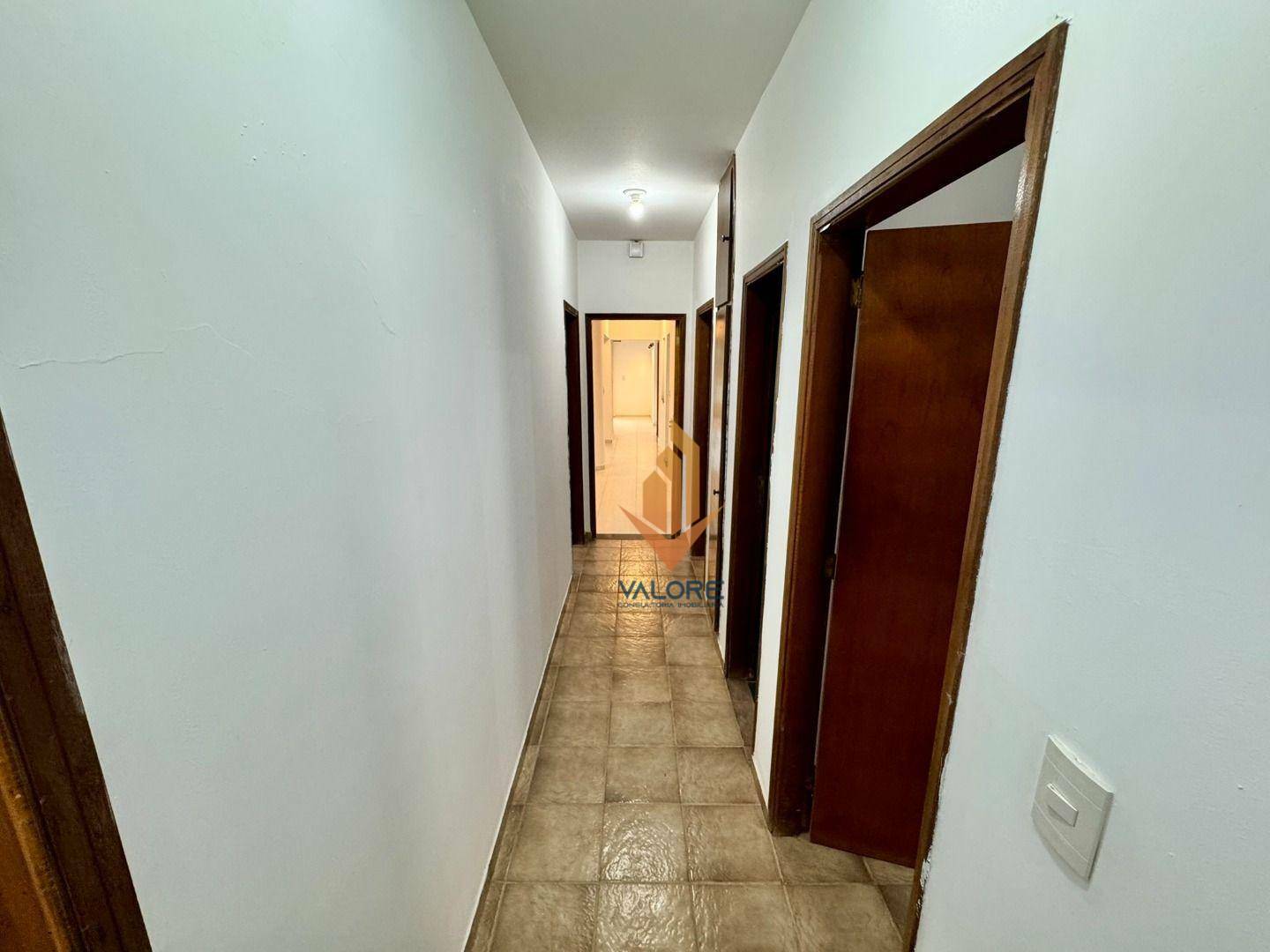 Casa à venda com 4 quartos, 300m² - Foto 30