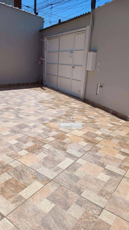 Casa à venda com 2 quartos, 150m² - Foto 1