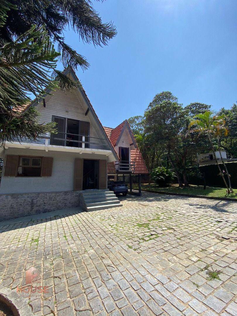 Casa de Condomínio à venda com 5 quartos, 200m² - Foto 1