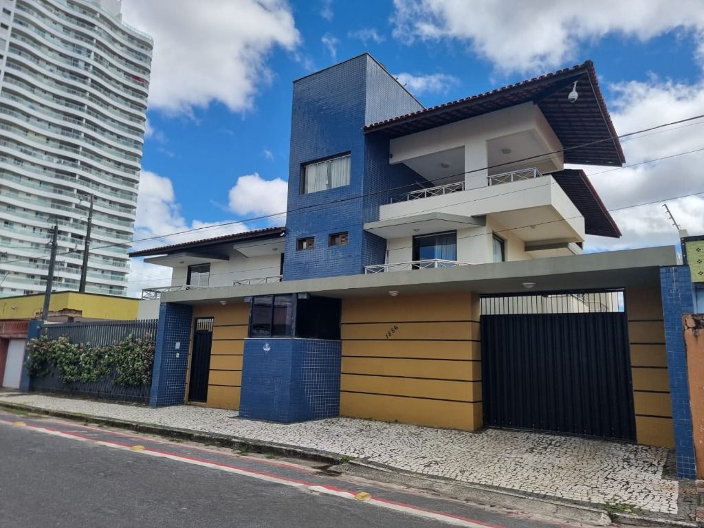 Casa para alugar com 5 quartos, 700m² - Foto 1