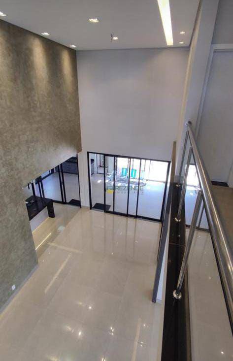 Sobrado à venda com 4 quartos, 307m² - Foto 2