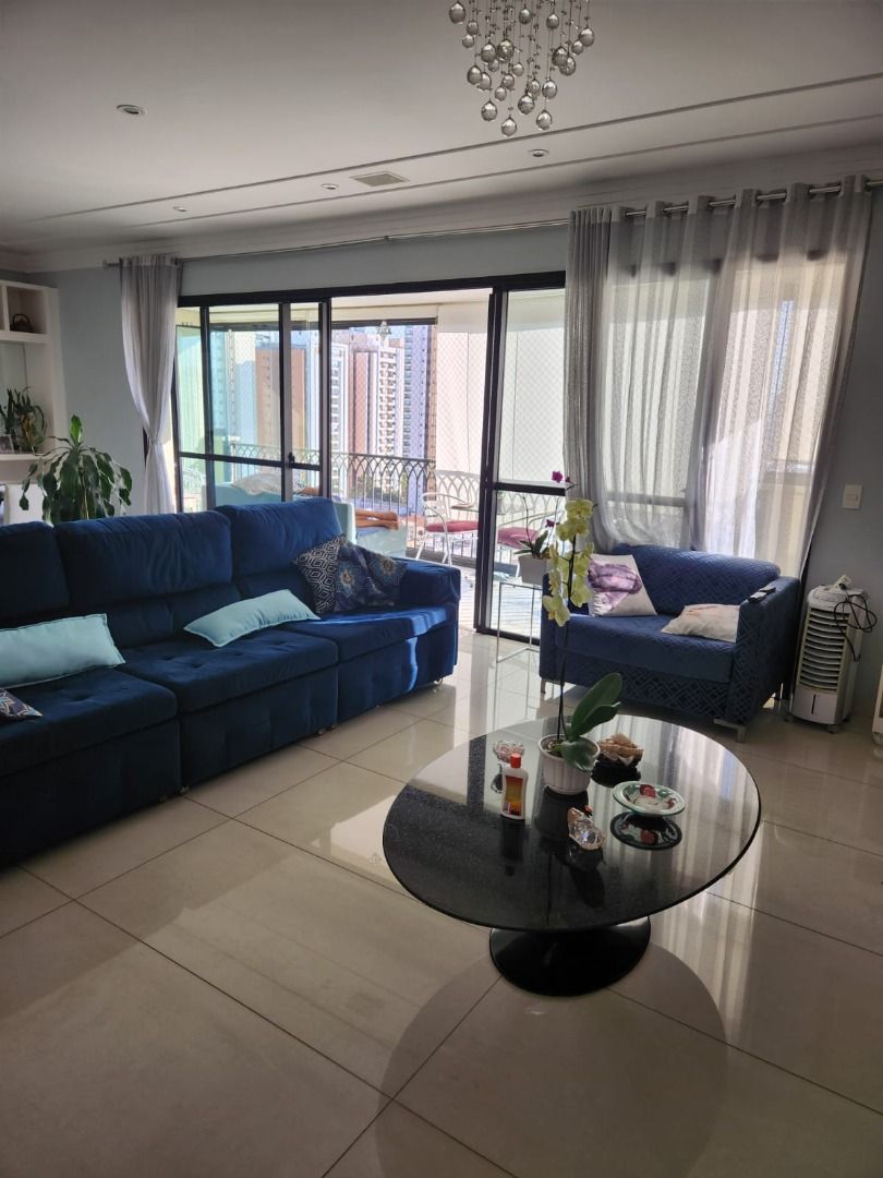 Apartamento à venda com 4 quartos, 195m² - Foto 2