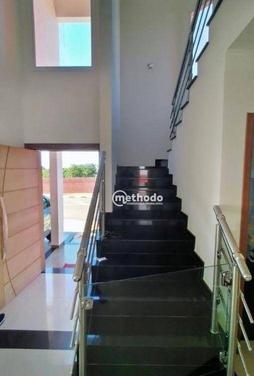 Casa de Condomínio à venda com 3 quartos, 226m² - Foto 2