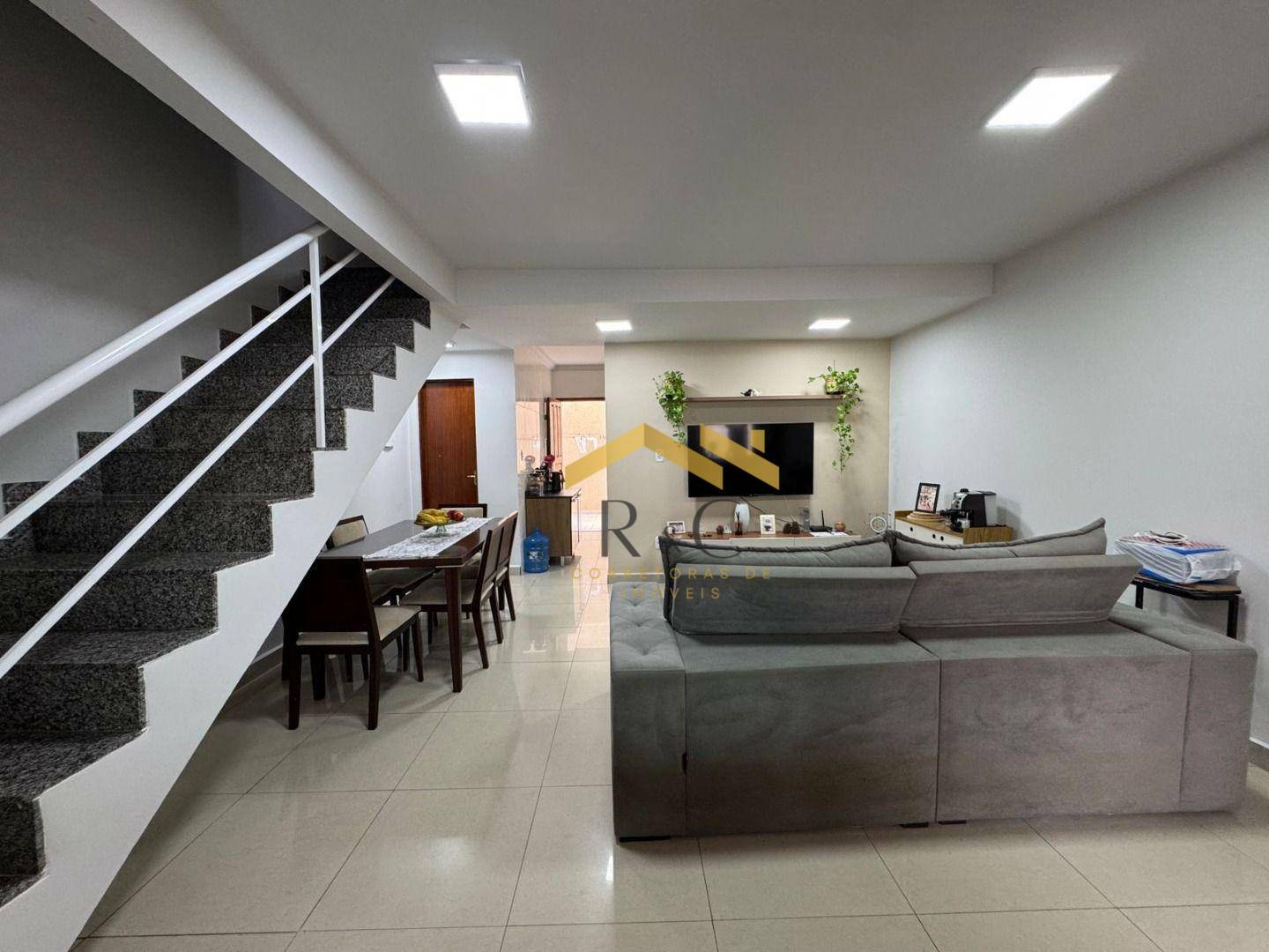 Casa à venda com 2 quartos, 120m² - Foto 3